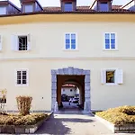 Central Living Vegova-With Parking